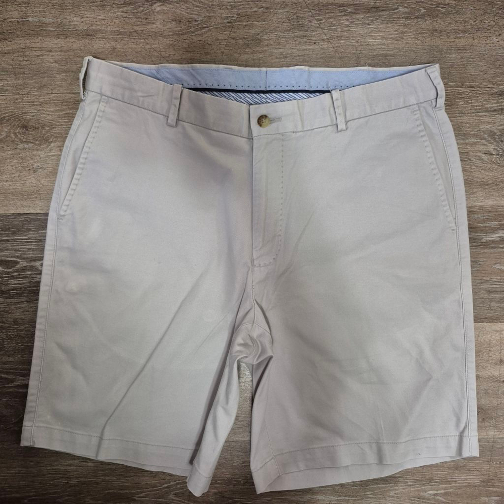 Men's Peter Millar Flat Front Shorts Waist 34 Beige with Blue Accents